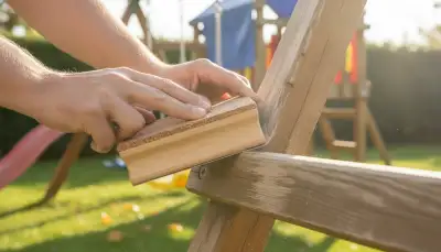 Holz schleifen: Spielturm perfekt vorbereiten